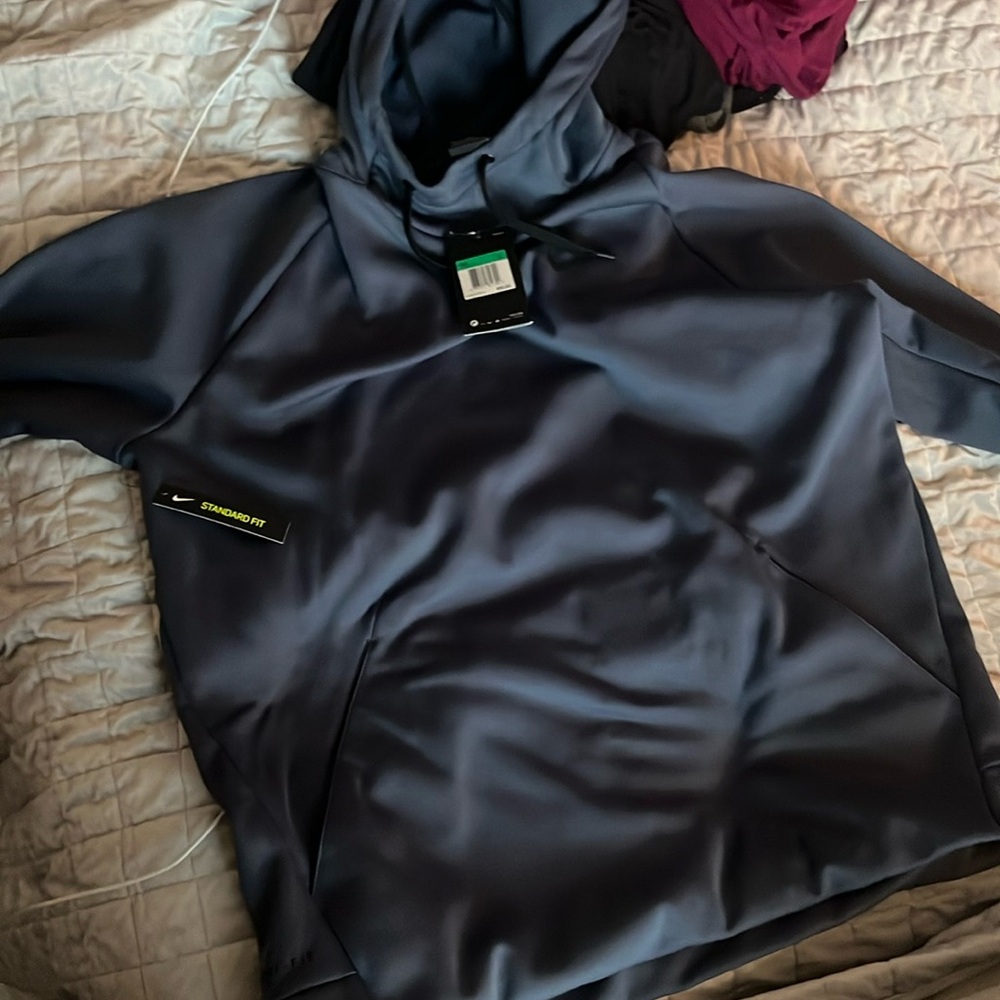 Nike men’s sweatshirt. Brand new with tags. Thermal.